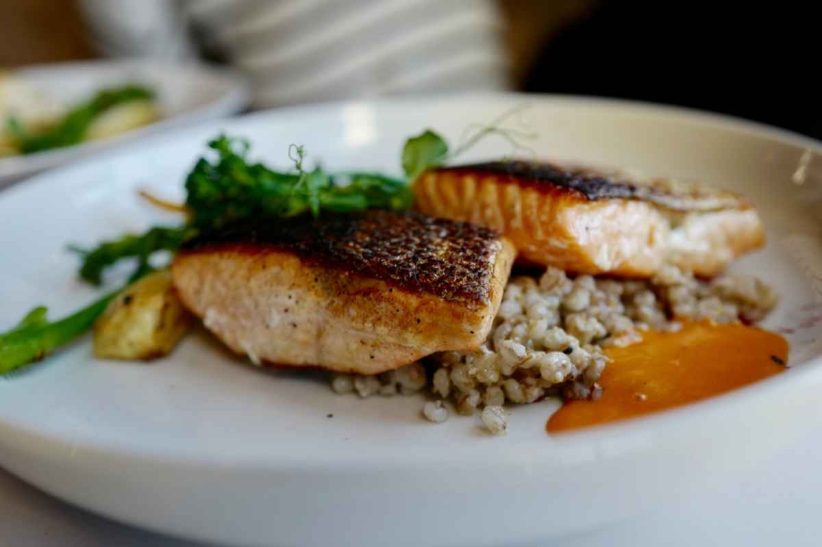 Traditional Icelandic dinner consisting in grilled fish and vegetables