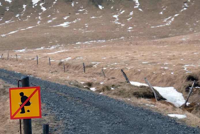 No poo Icelandic road sign 