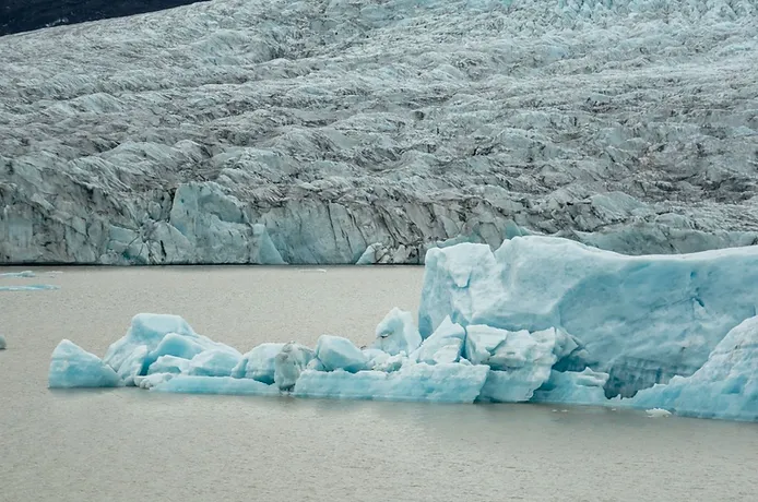 Fjallsárlón glacial lake