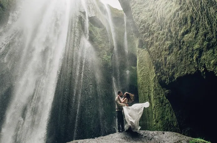 wedding pictures in the landscapes of Iceland