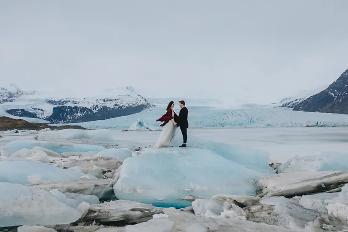 Impressive picture of a wedding in Iceland on a glacier