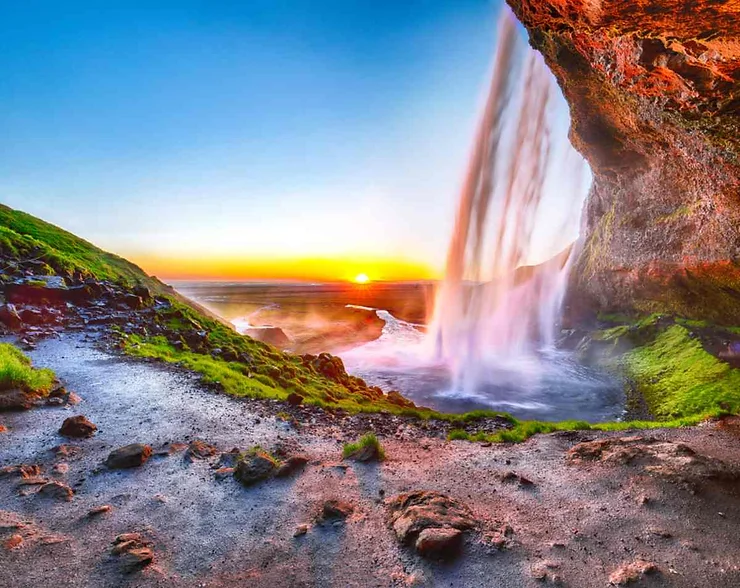 An Unforgettable Guide to Seljalandsfoss Waterfall