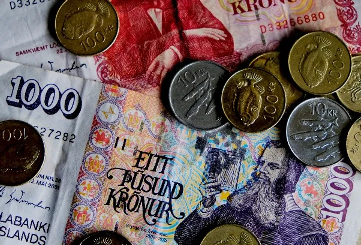 Icelandic crowns in coins and bills - Travel to Iceland - Cost guide for travelers