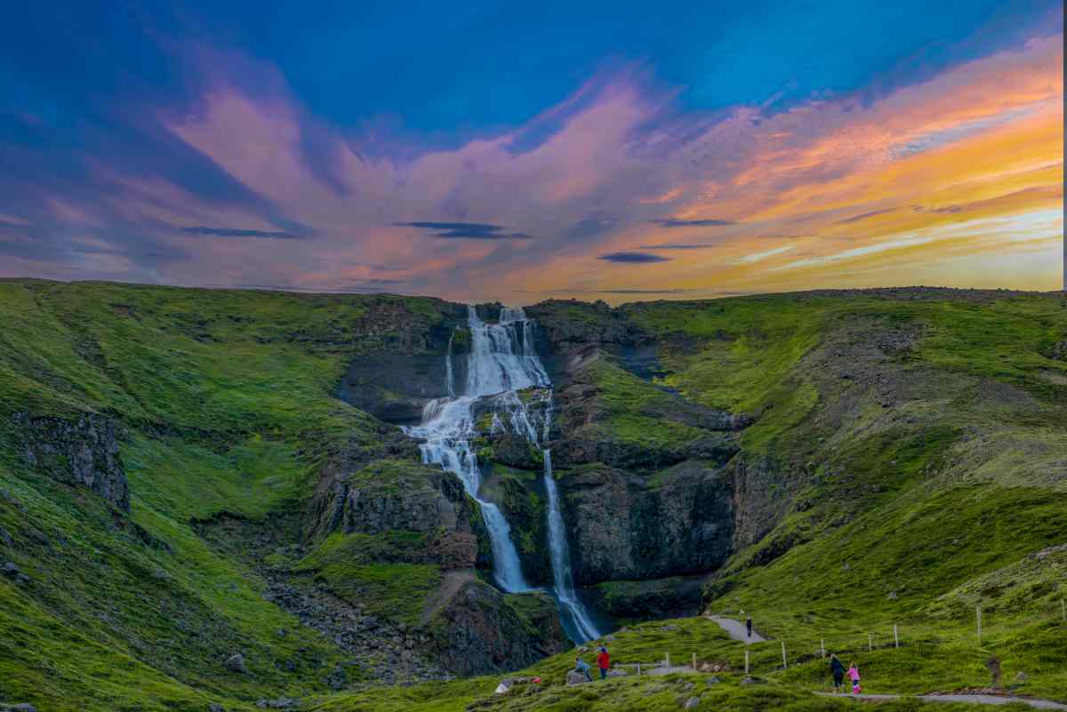 Rjukandi waterfall at dusk