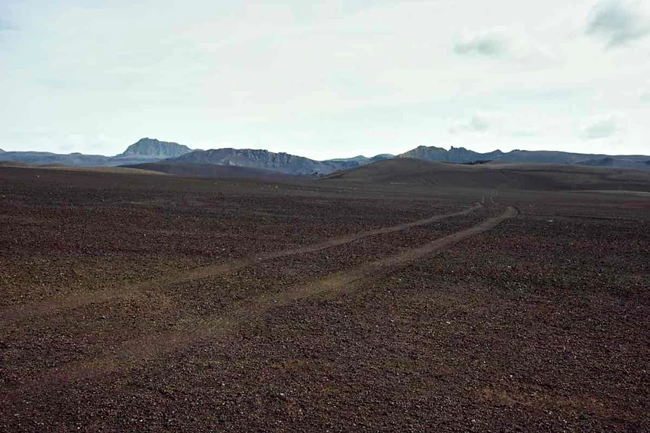 Dirt tracks of the F235 road leading to Langisjór, with rugged volcanic landscapes and distant mountains in Iceland's Highlands.