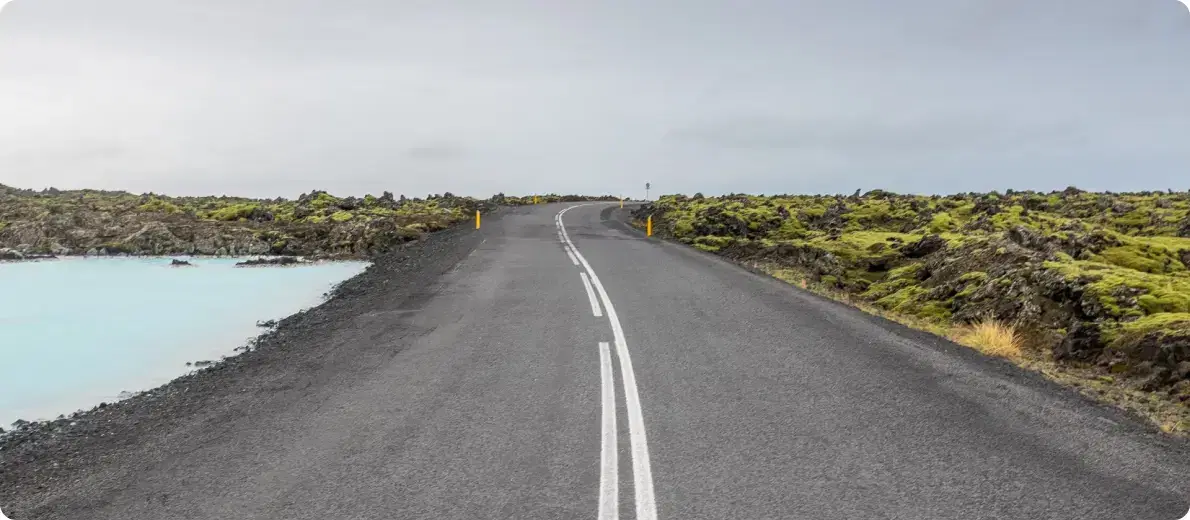 Un paesaggio di una strada islandese.