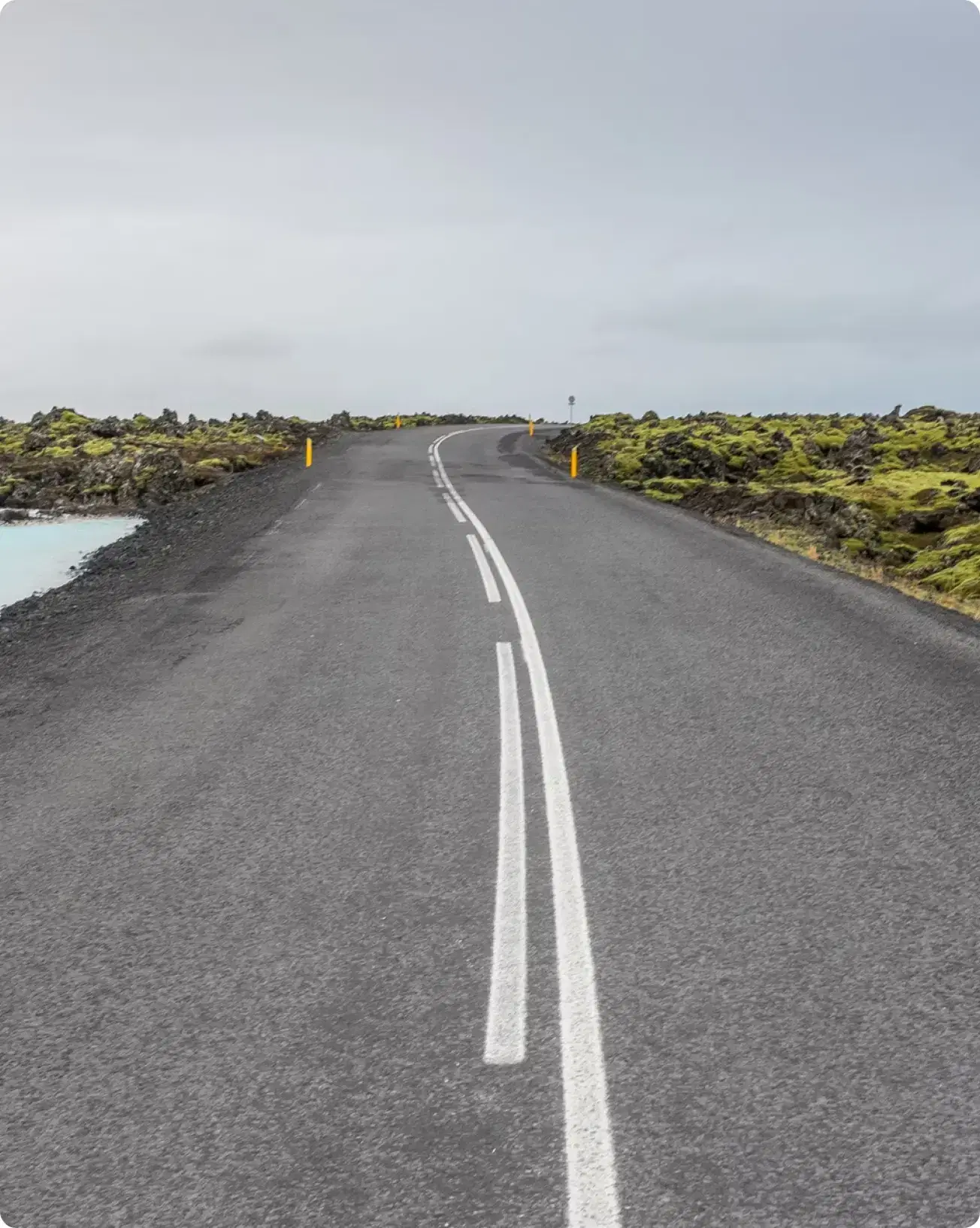 Un paesaggio di una strada islandese.