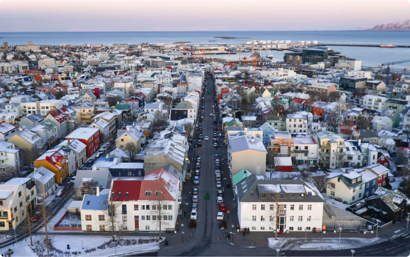 Luftaufnahmen der Straße Laugavegur in Reykjavik