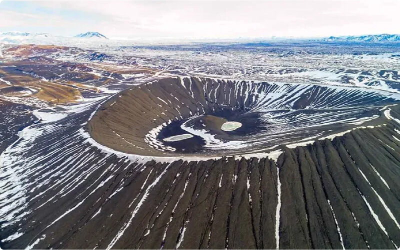 Vulkankrater in der Nähe des geothermischen Gebiets von Myvatn